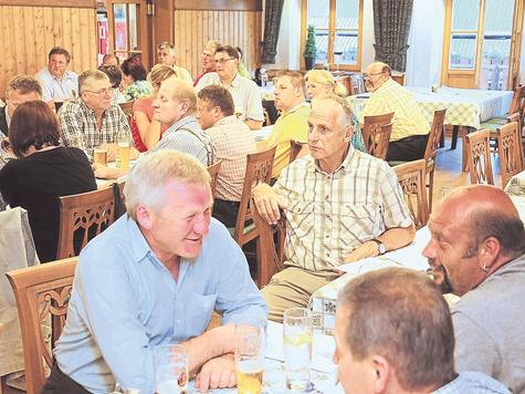 Entspannte Atmosph&auml;re im Gasthof Post: Die Reizthemen wie die Pl&auml;ne der Trocknungsgenossenschaft oder die Stra&szlig;enumbenennungen sind abgearbeitet. Foto: hermsdorf