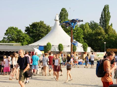 Die Konzerte auf dem Tollwood sind f&uuml;r viele Besucher das Highlight des Festivals